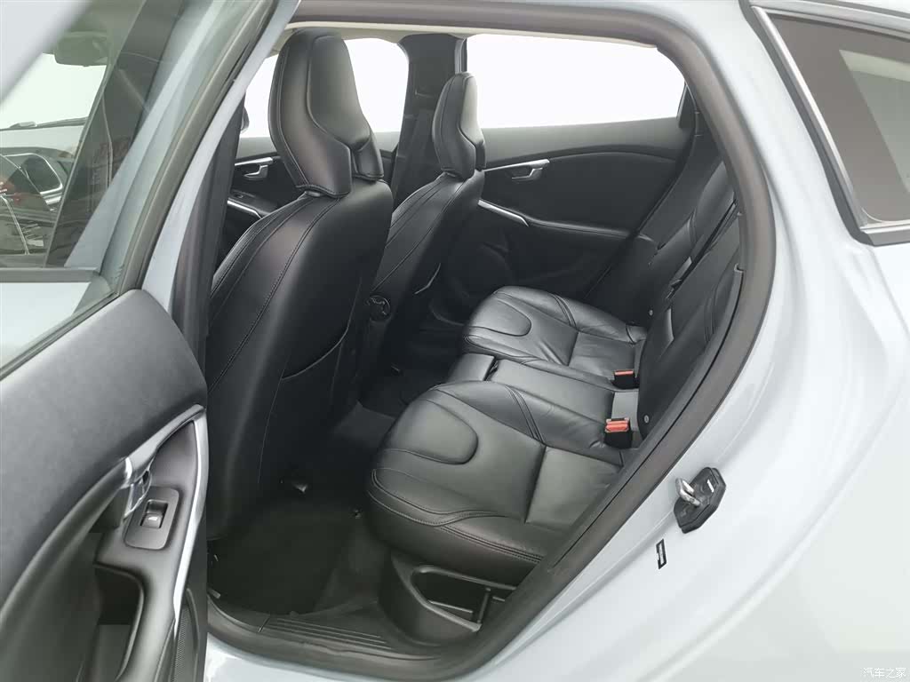 Volvo V40, 2018 15