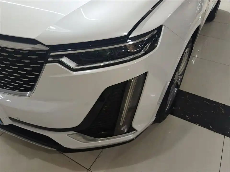 Cadillac XT6