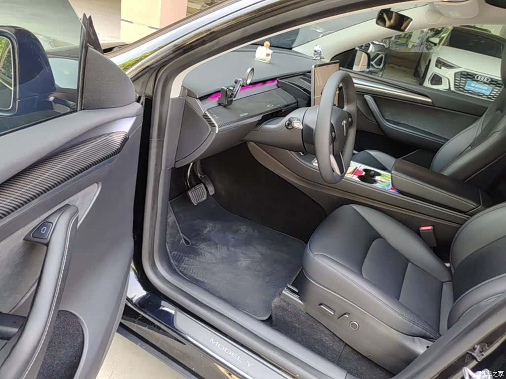 Tesla Model Y, 2023 16