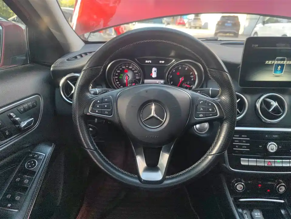 Mercedes-Benz GLA