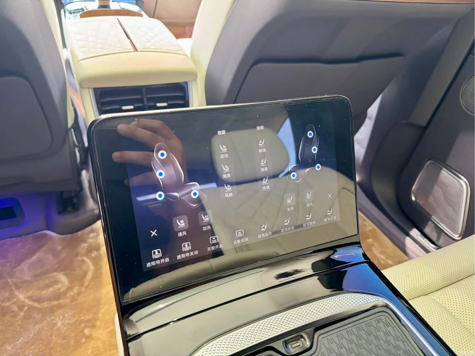 Hongqi E-HS9, 2021 10