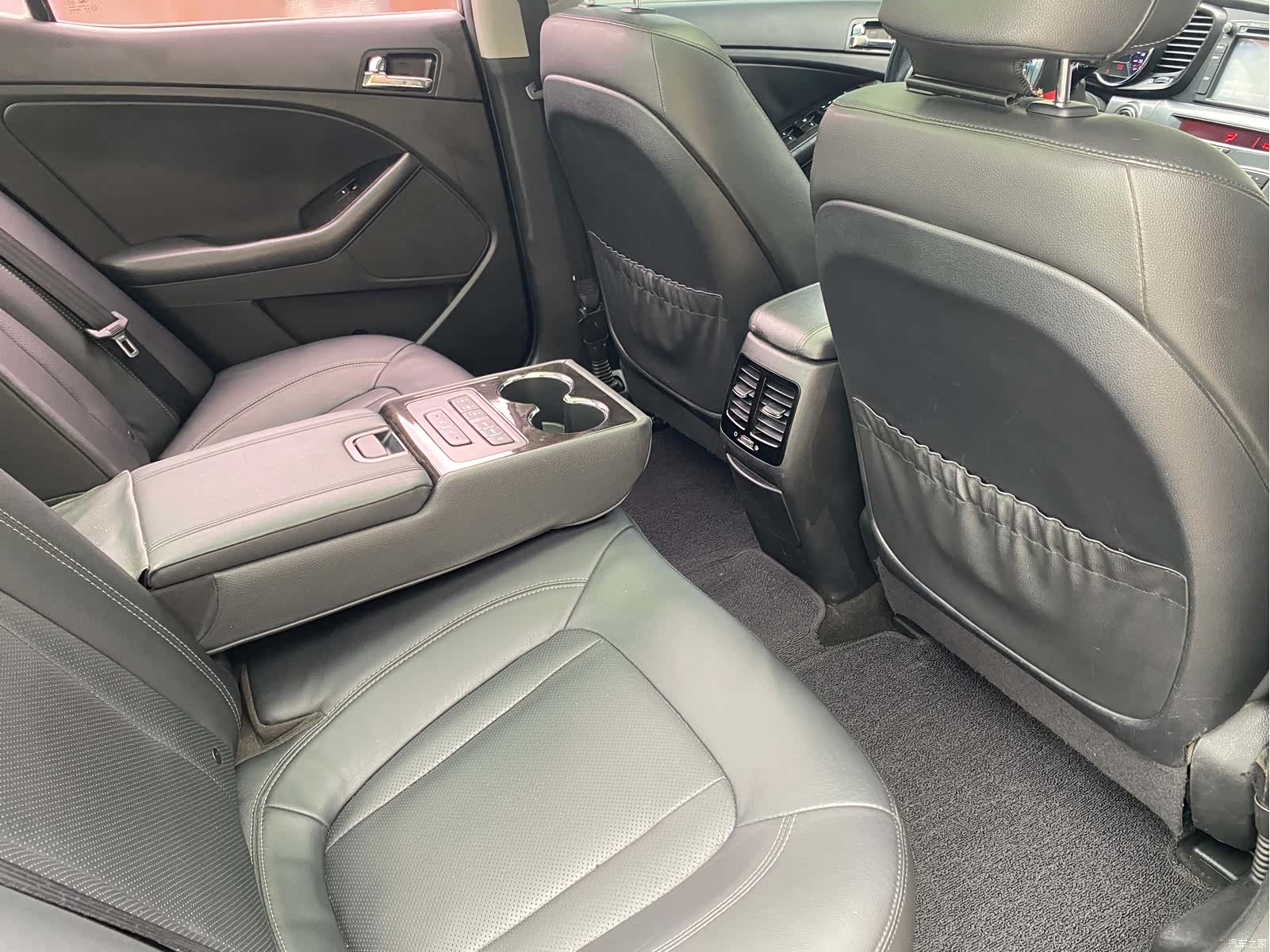 Kia K5, 2012 10