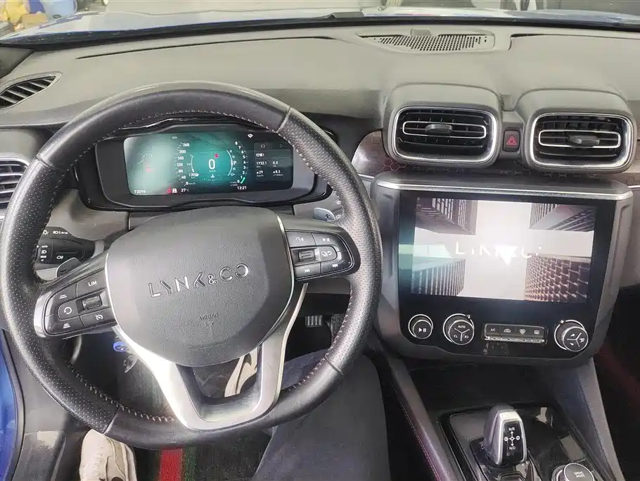 Lynk & Co 03