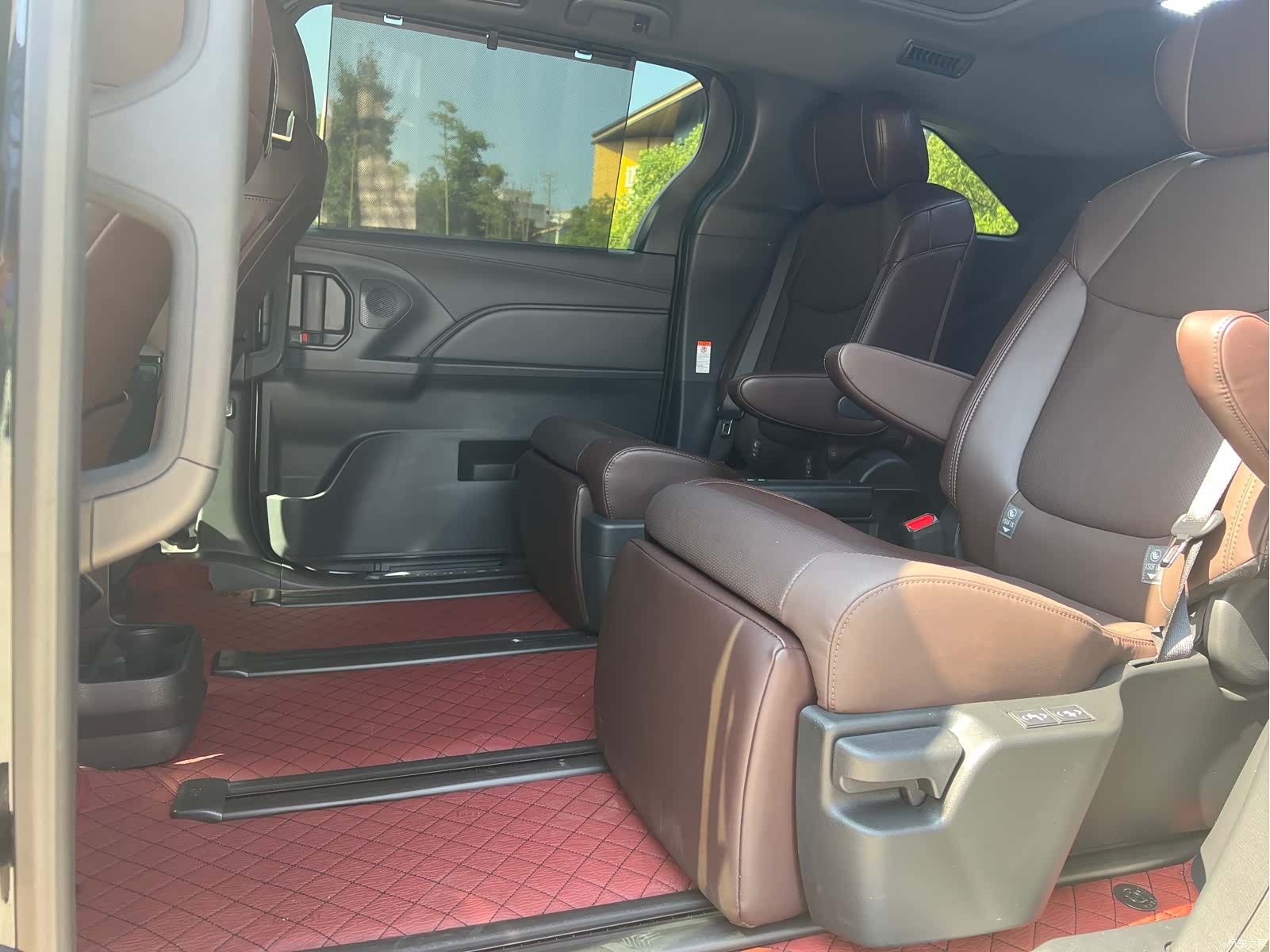 Toyota Granvia, 2026 все фото
