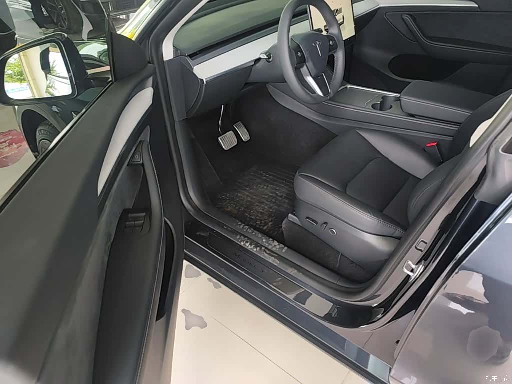 Tesla Model Y, 2024 16