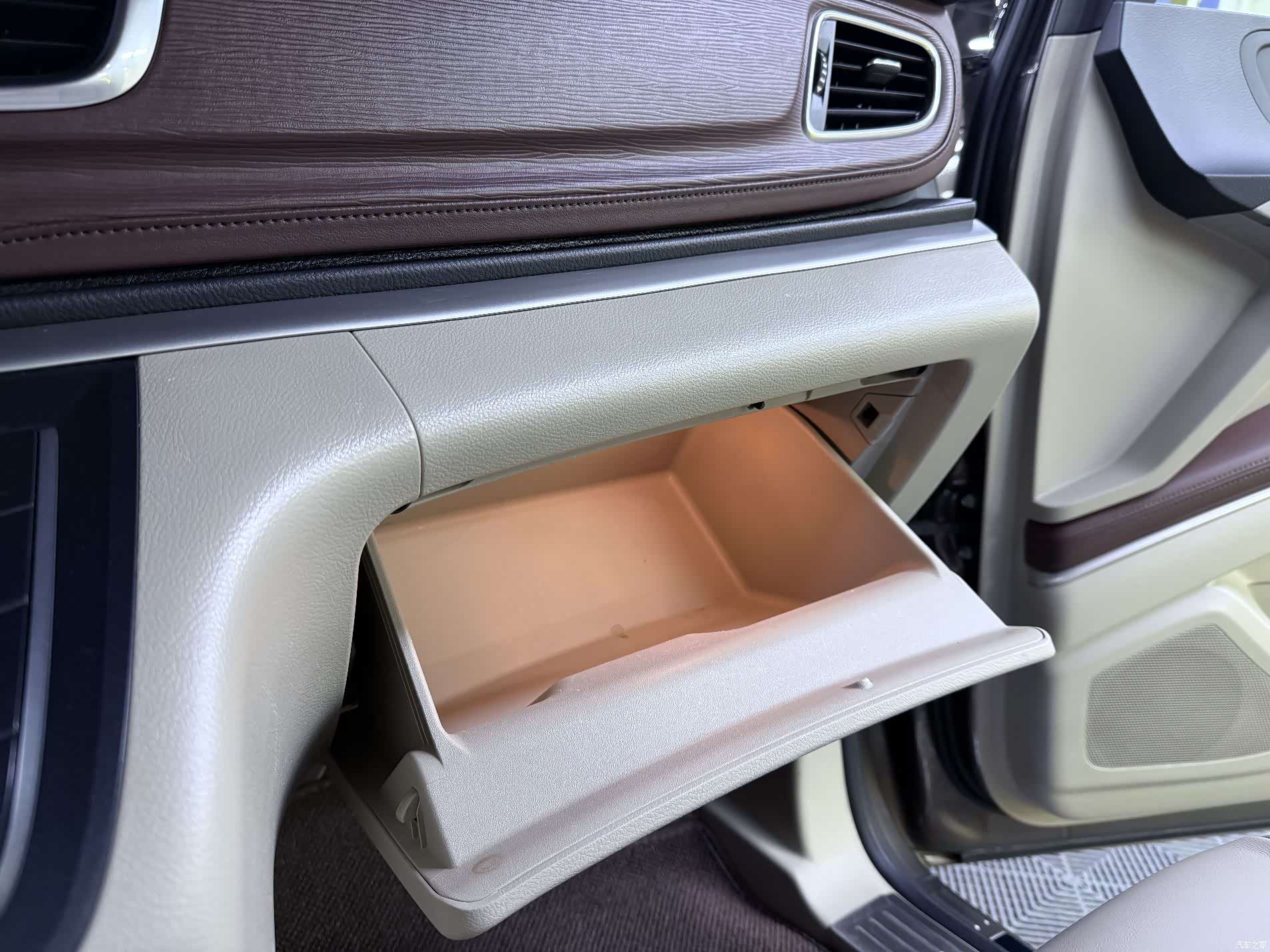 Buick GL8, 2019 26