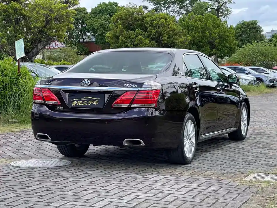 Toyota crown