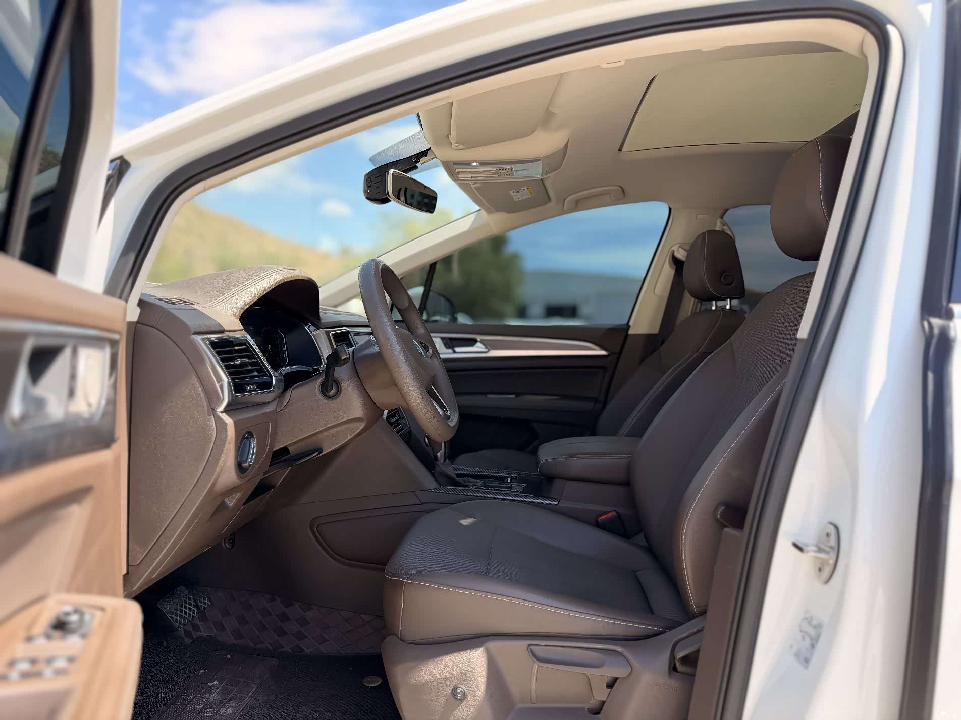 Volkswagen Viloran, 2022 8