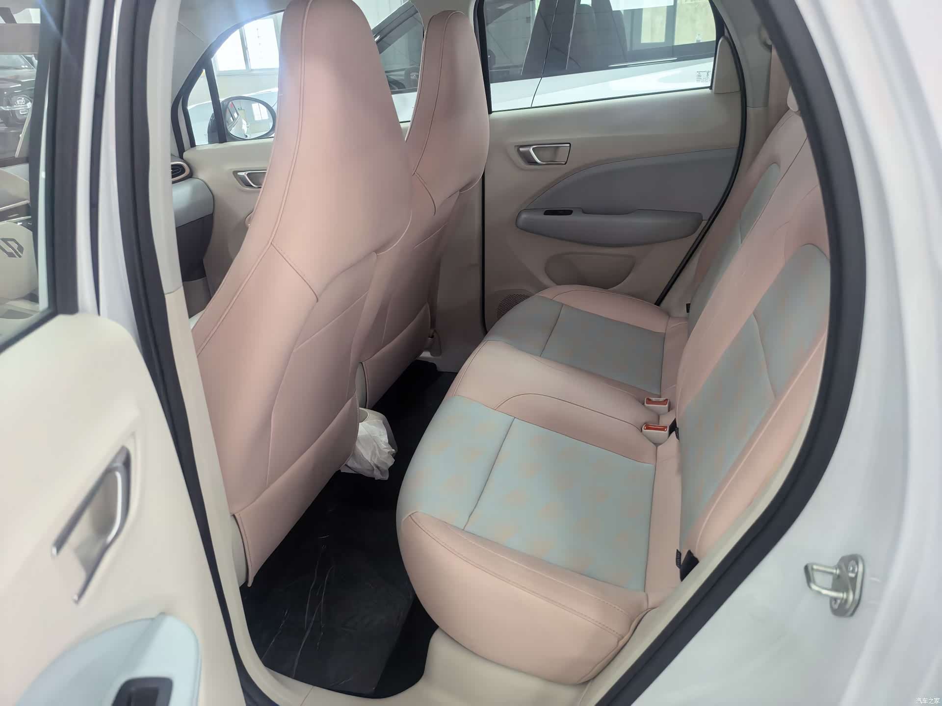 Leapmotor T03, 2026 все фото
