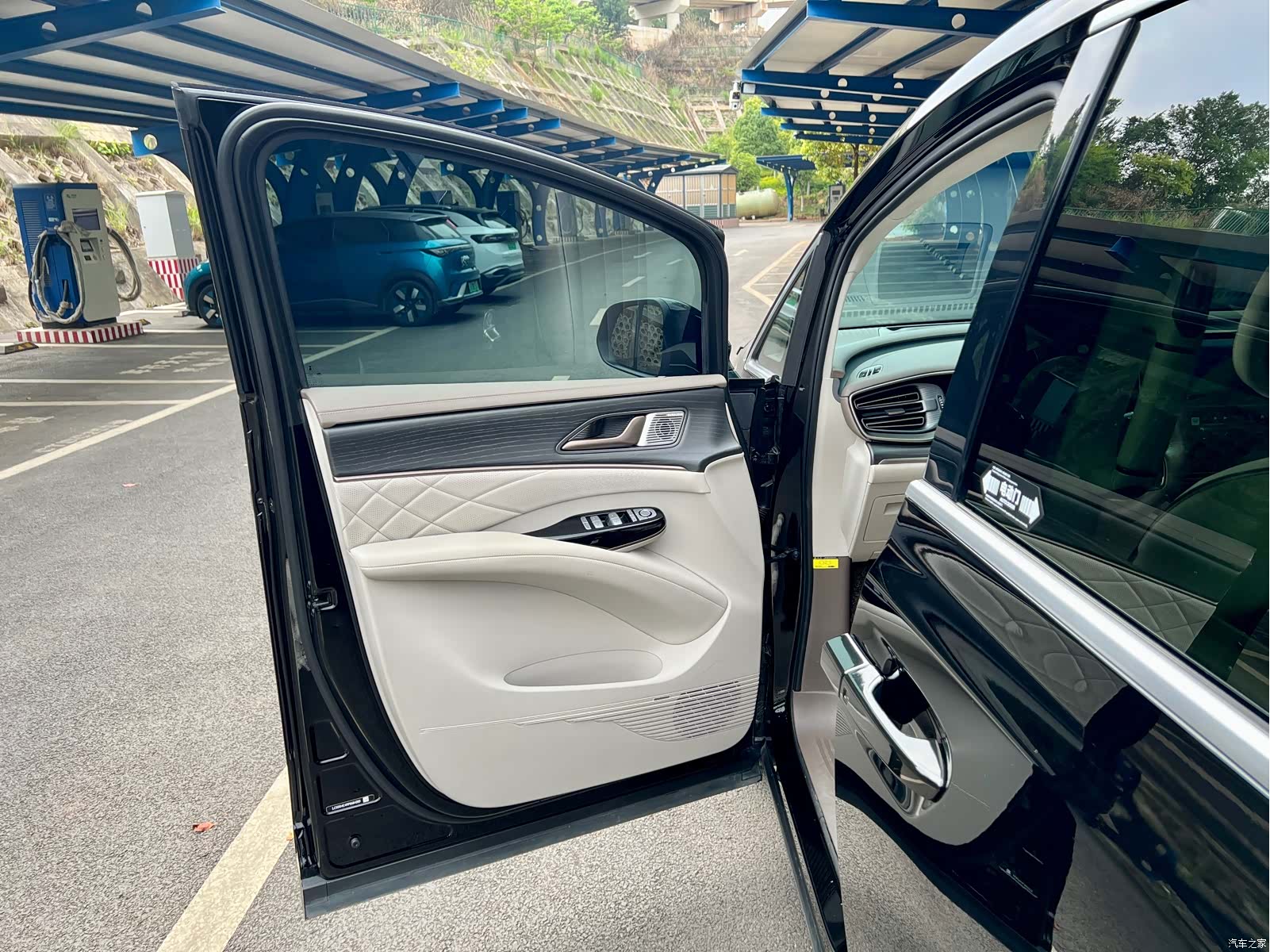 Denza D9, 2024 11