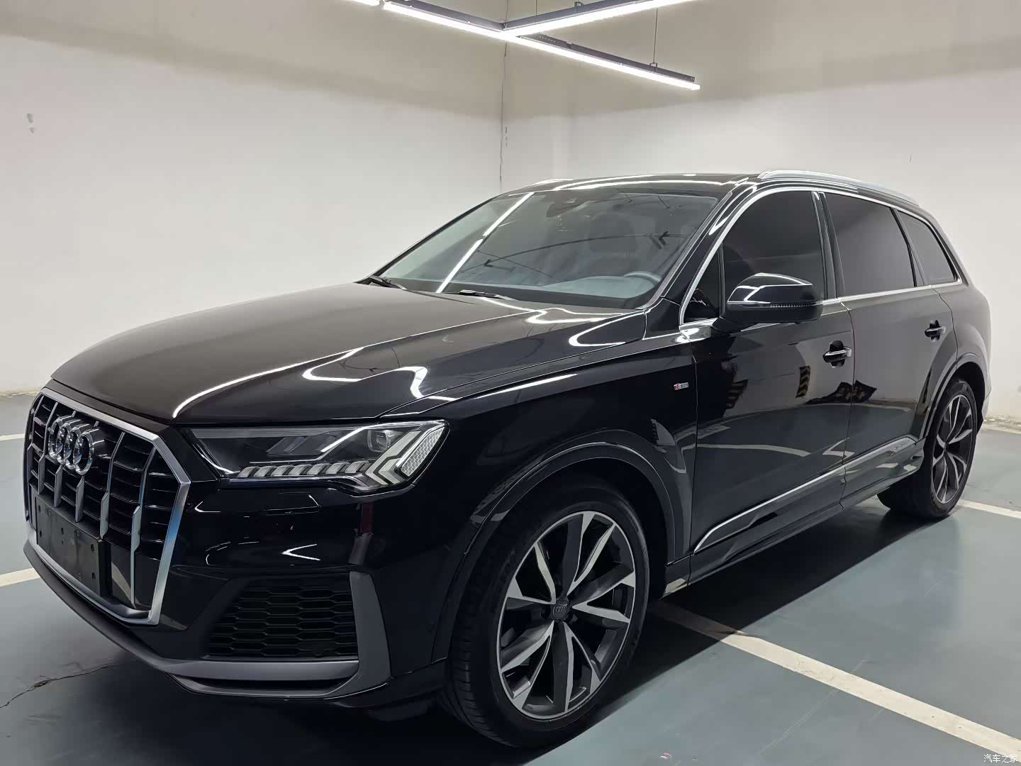 Audi Q7, 2020 1