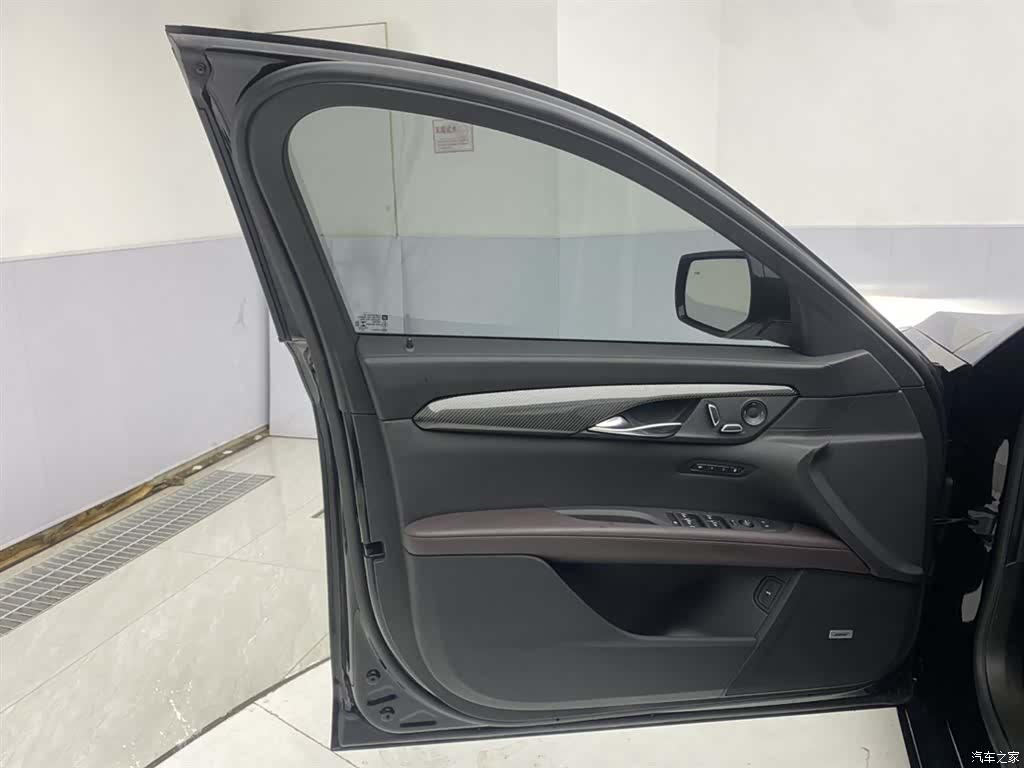 Cadillac CT6, 2023 26