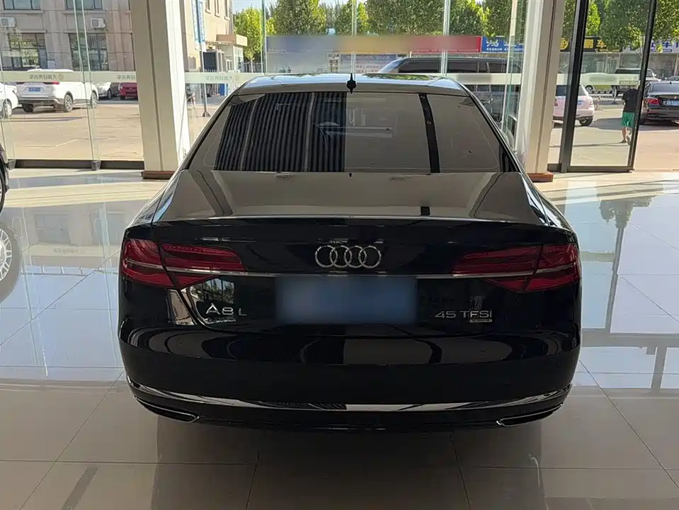 Audi A8