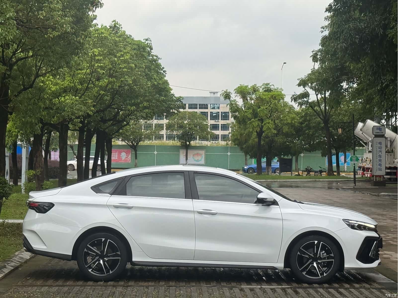 Geely Binray, 2023 15
