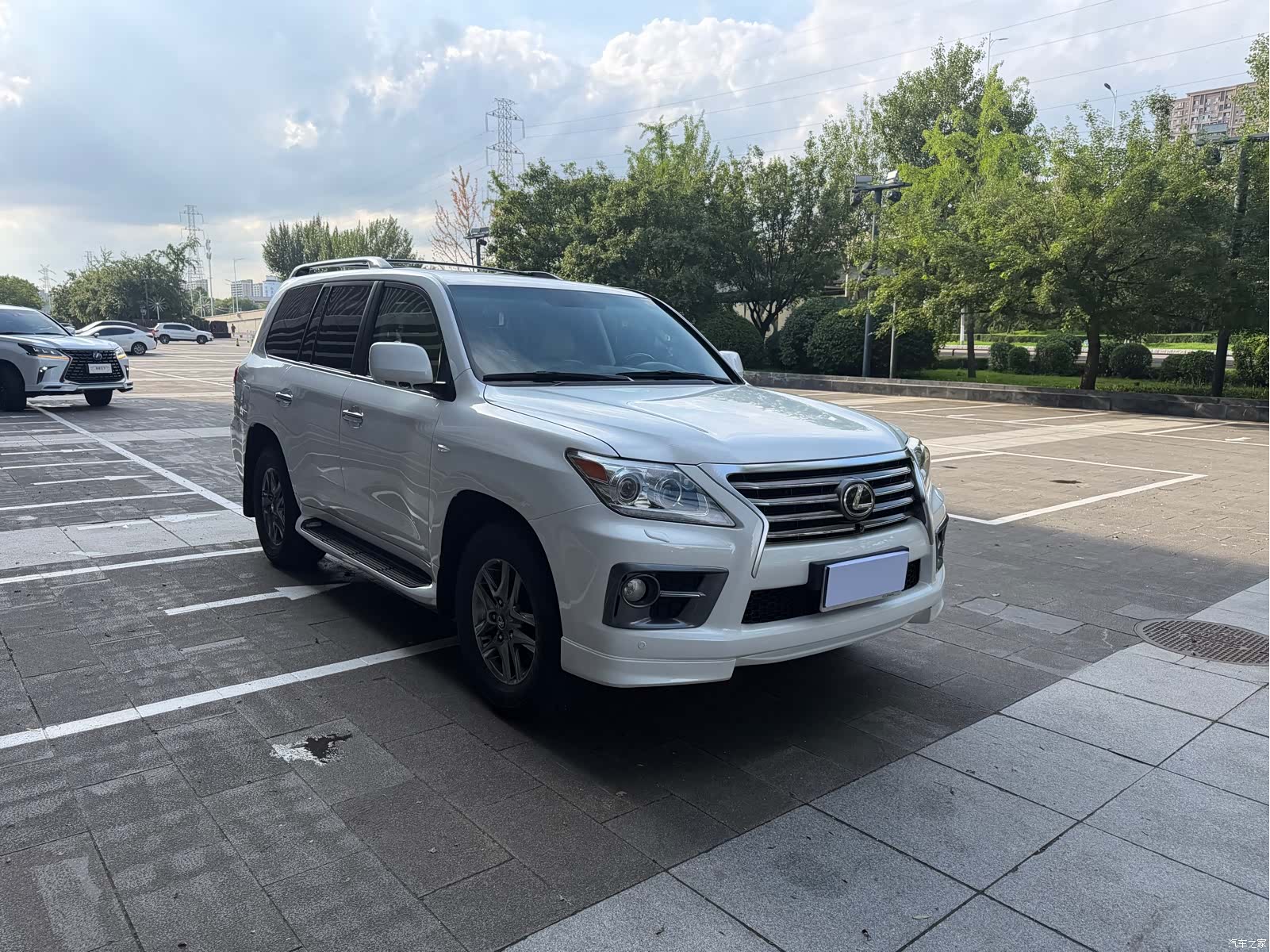Lexus LX, 2011 3