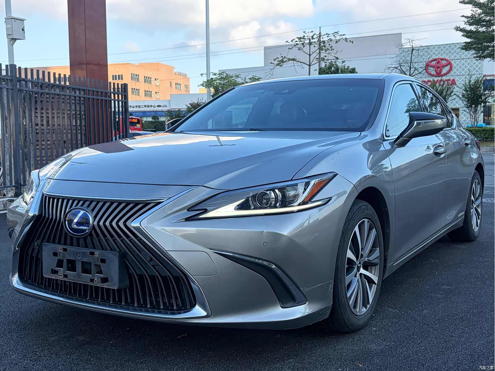 Lexus ES, 2021 1