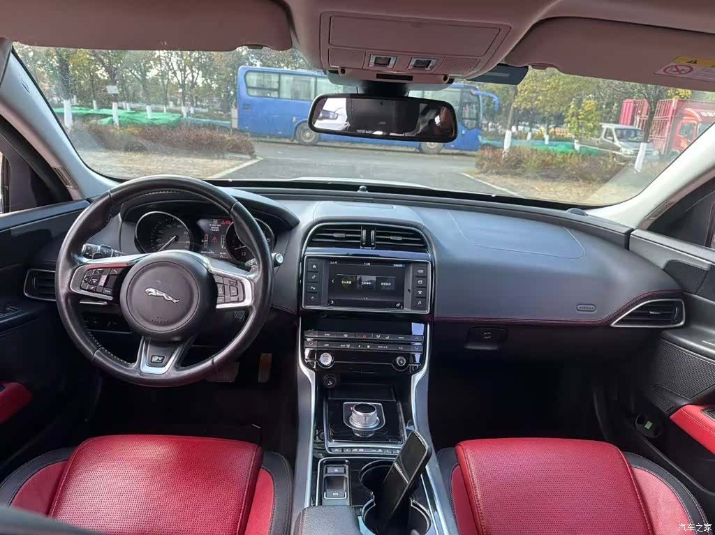 Jaguar XE, 2016 6