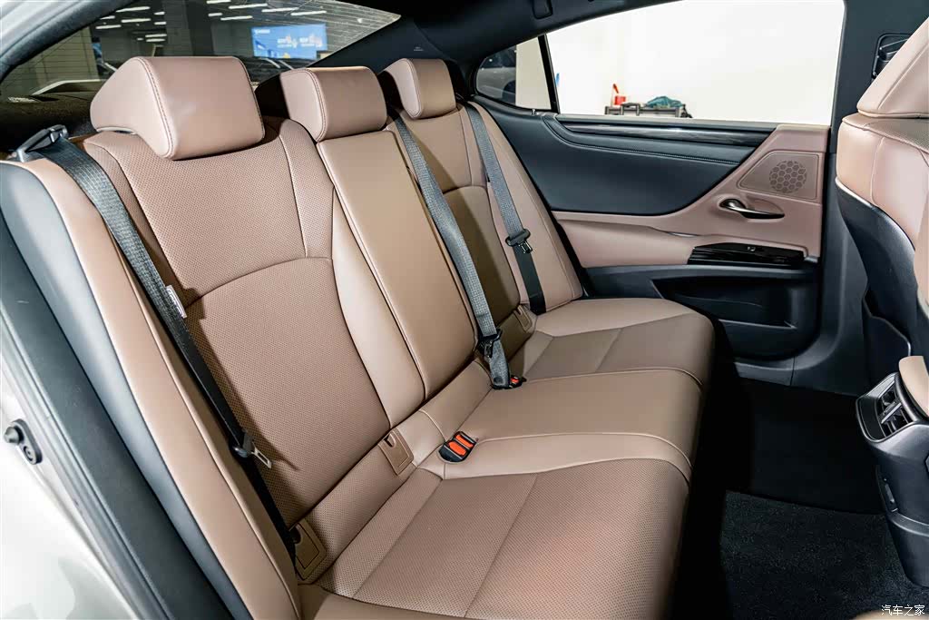 Lexus ES, 2024 22