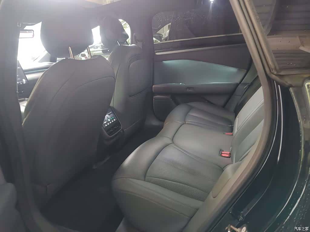 Xpeng P7, 2025 8