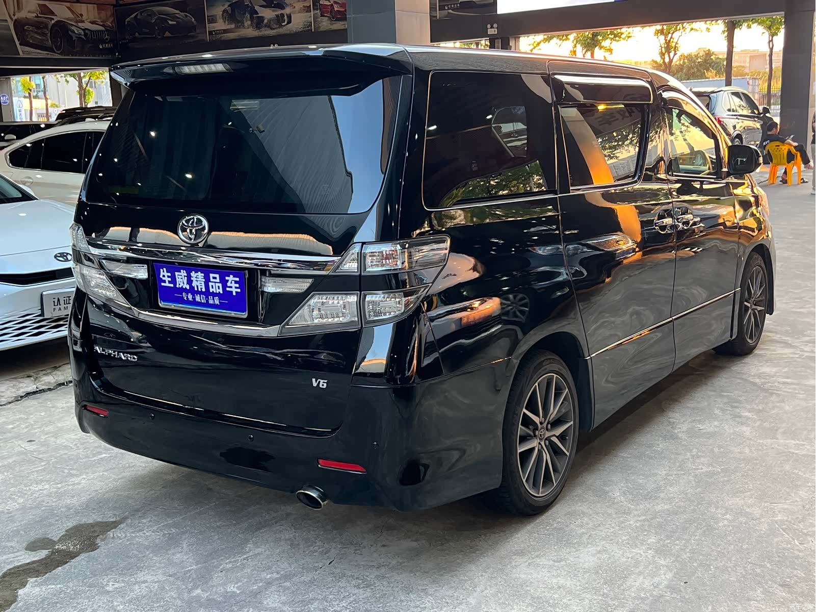 Toyota Alphard, 2012 4