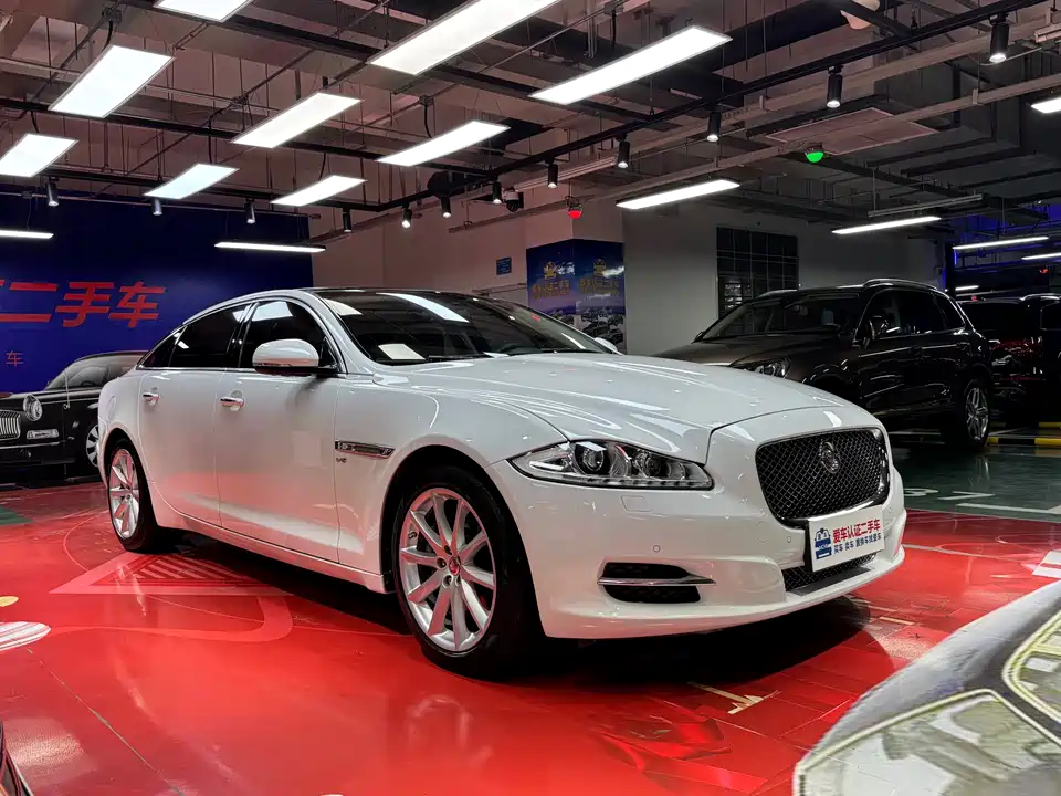 Jaguar XJ Jaguar XJ