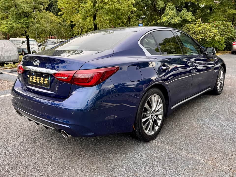 Infiniti Q50L