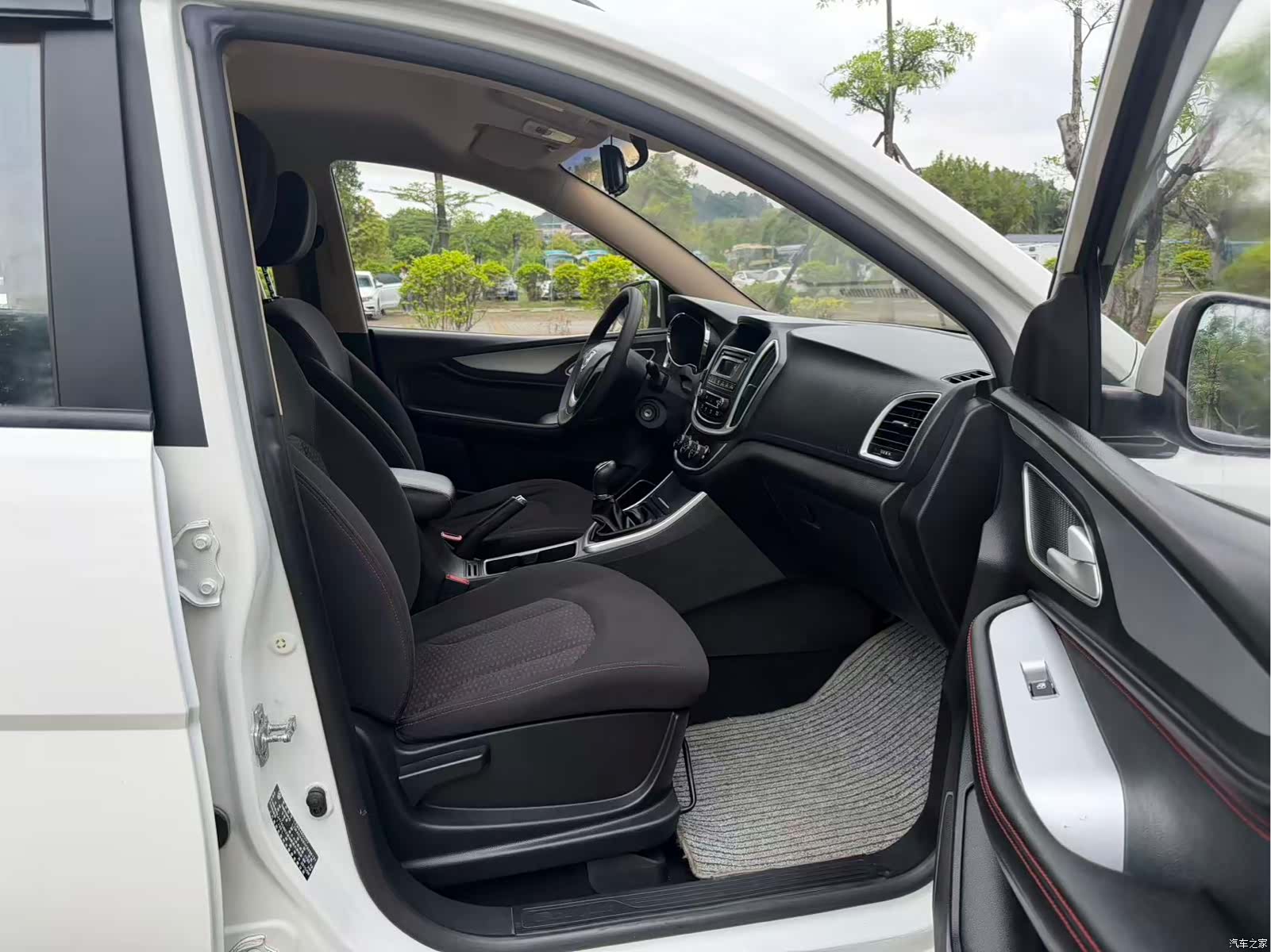 Wuling 560, 2015 11
