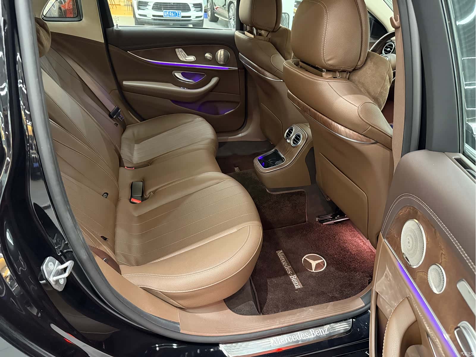 Mercedes-Benz E-Class, 2022 11