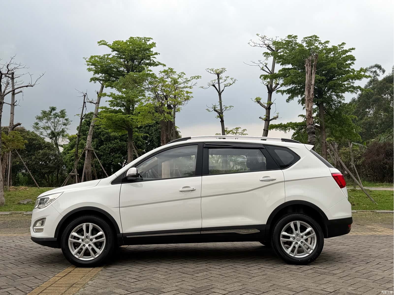 Wuling 560, 2015 4
