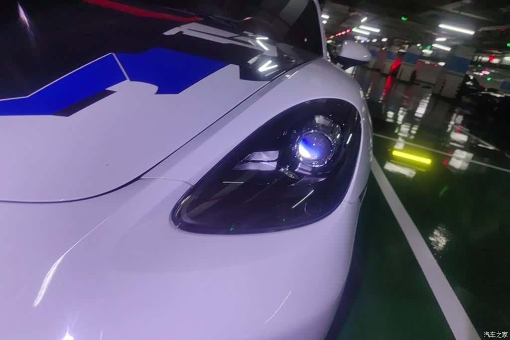 Porsche Cayman, 2019 все фото