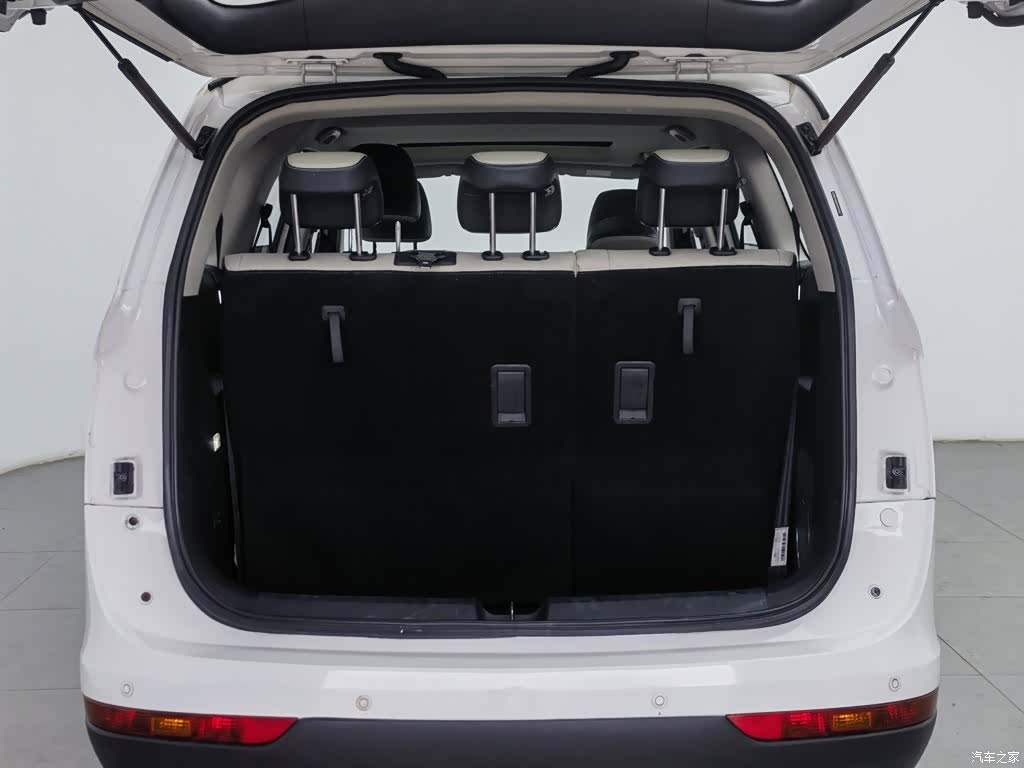 Wuling 730, 2018 16