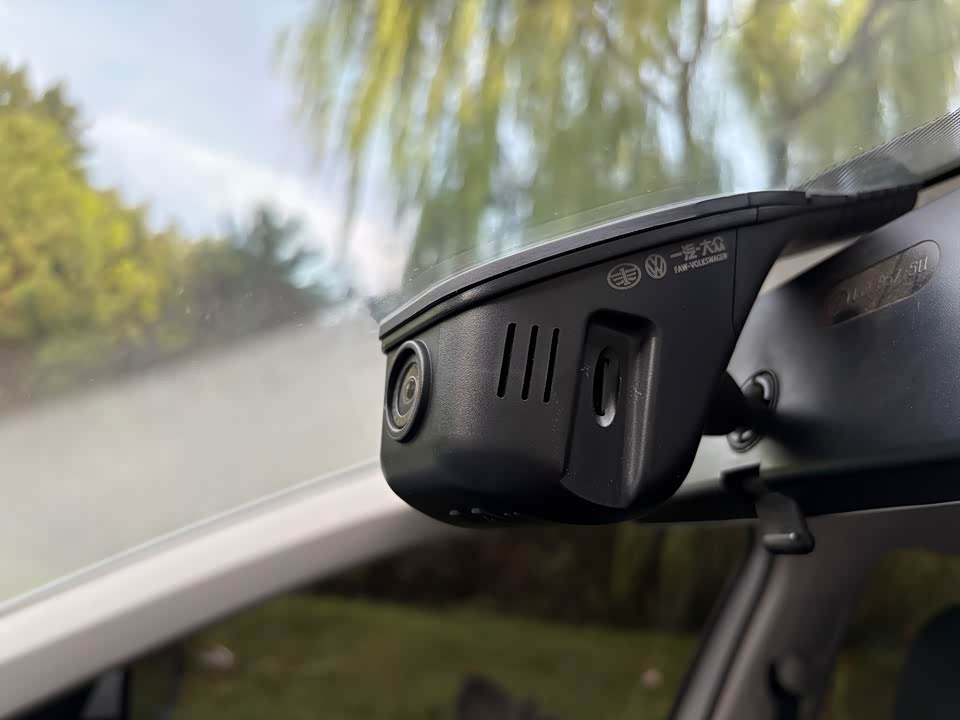 Volkswagen T-ROC exploring Songs