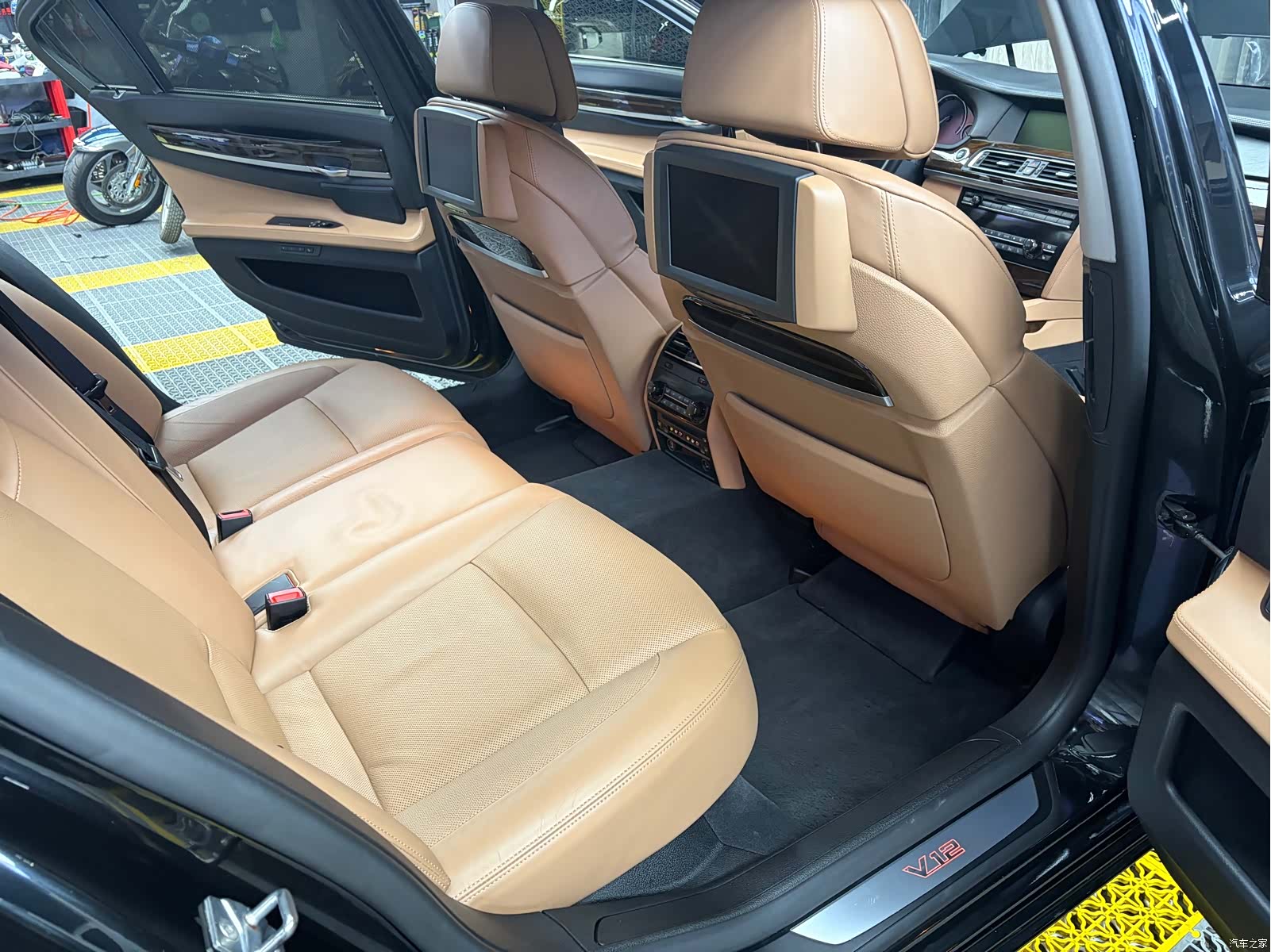 BMW 7 Series, 2011 15