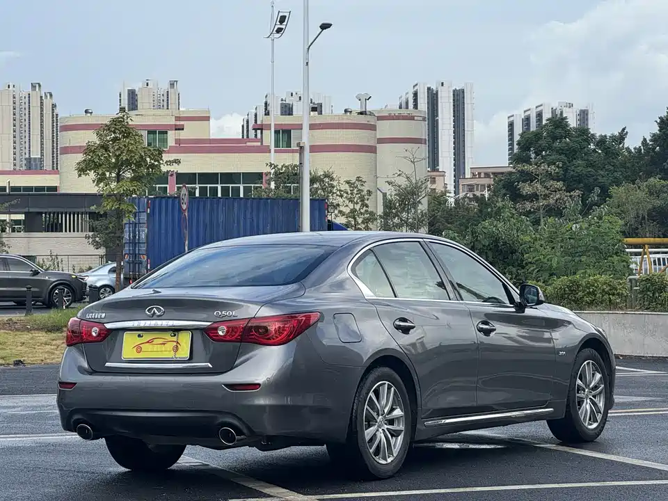 Infiniti Q50L