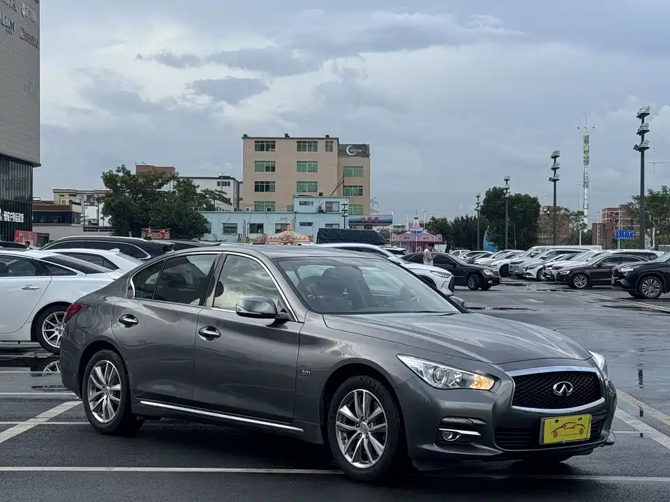 Infiniti Q50L