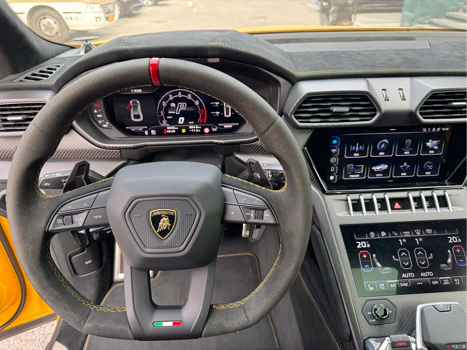 Lamborghini Urus, 2023 10