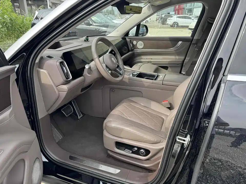 AITO Ask the world M9