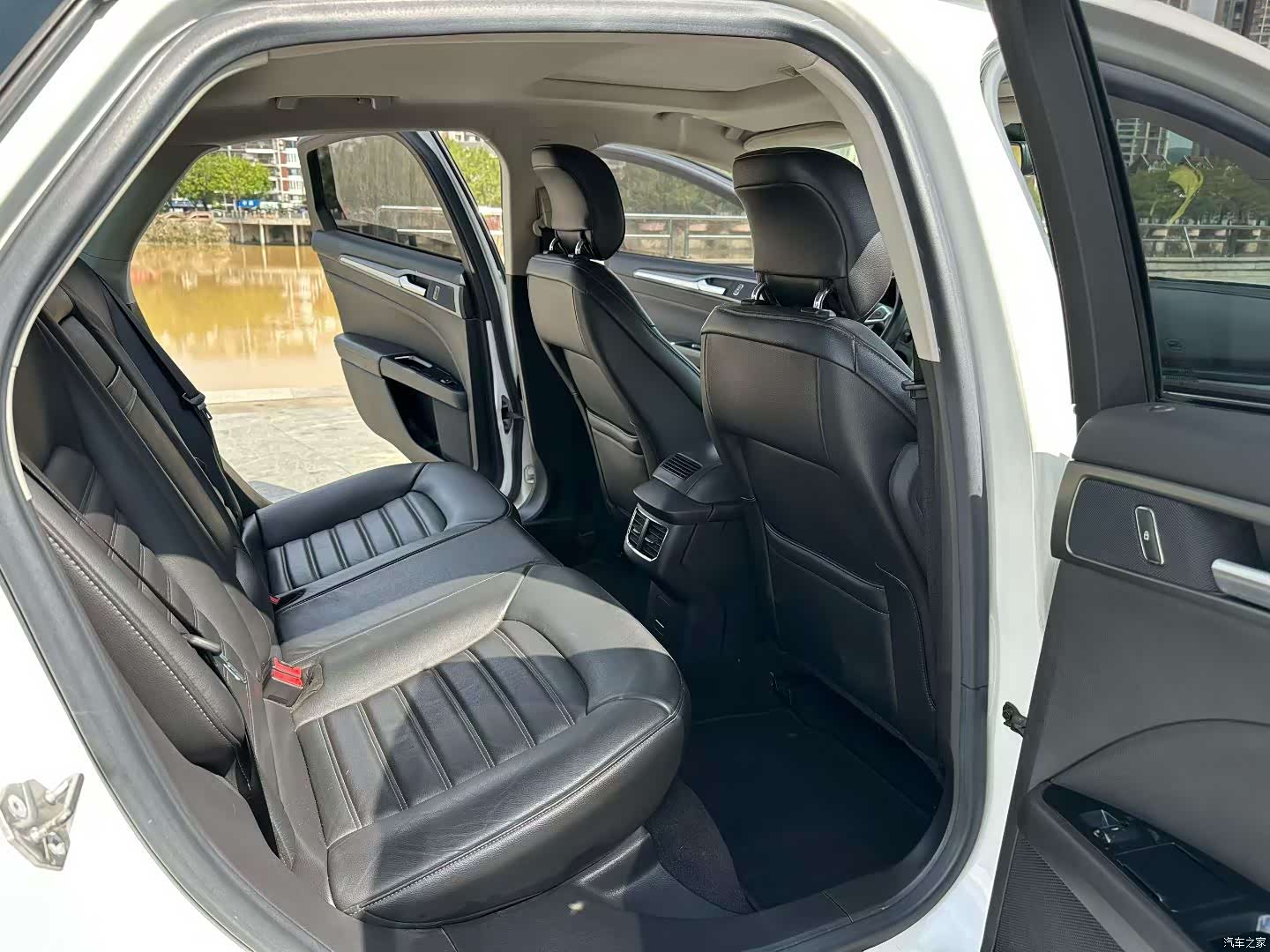 Ford Mondeo, 2015 9