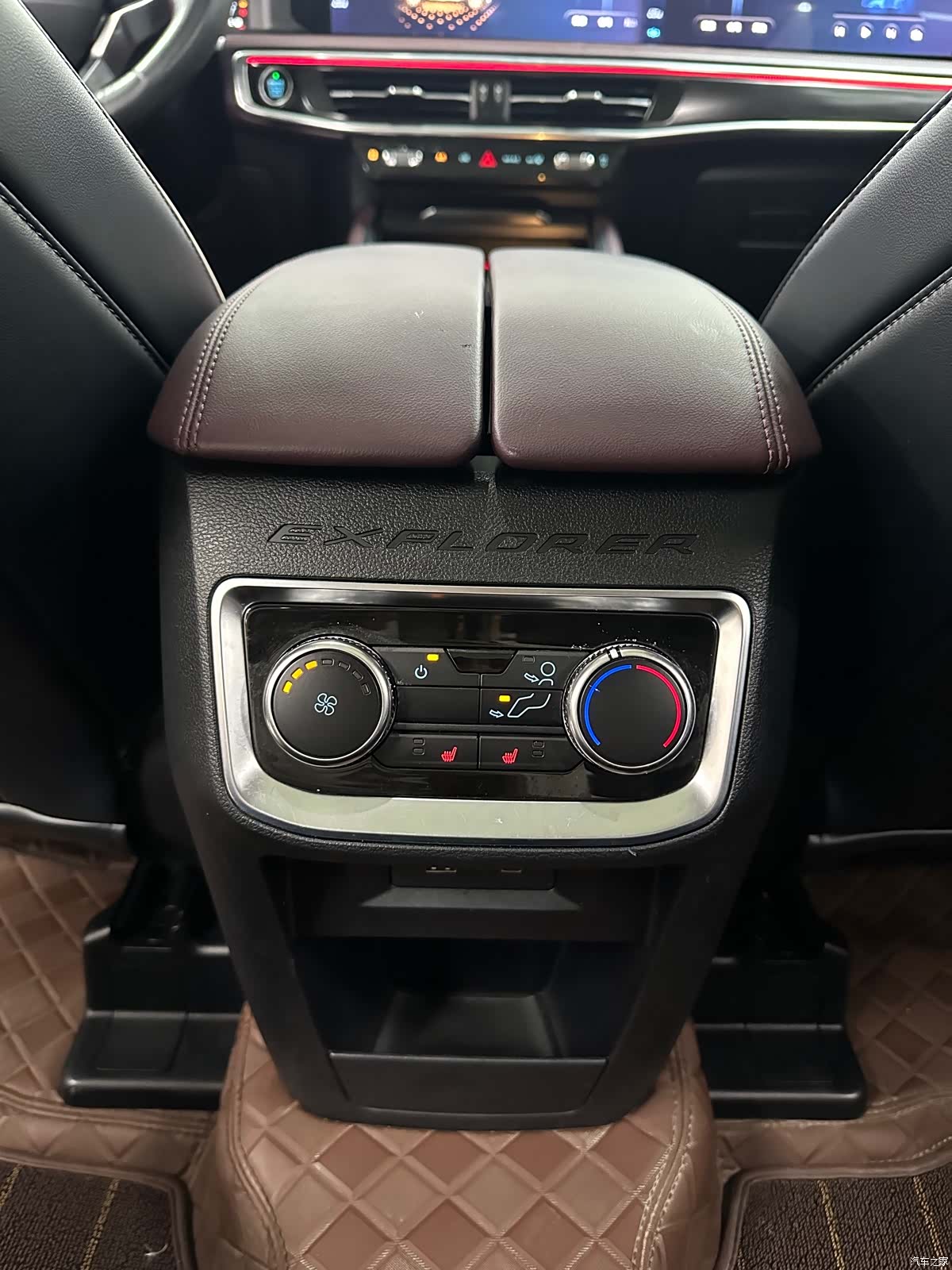 Ford Explorer, 2023 26