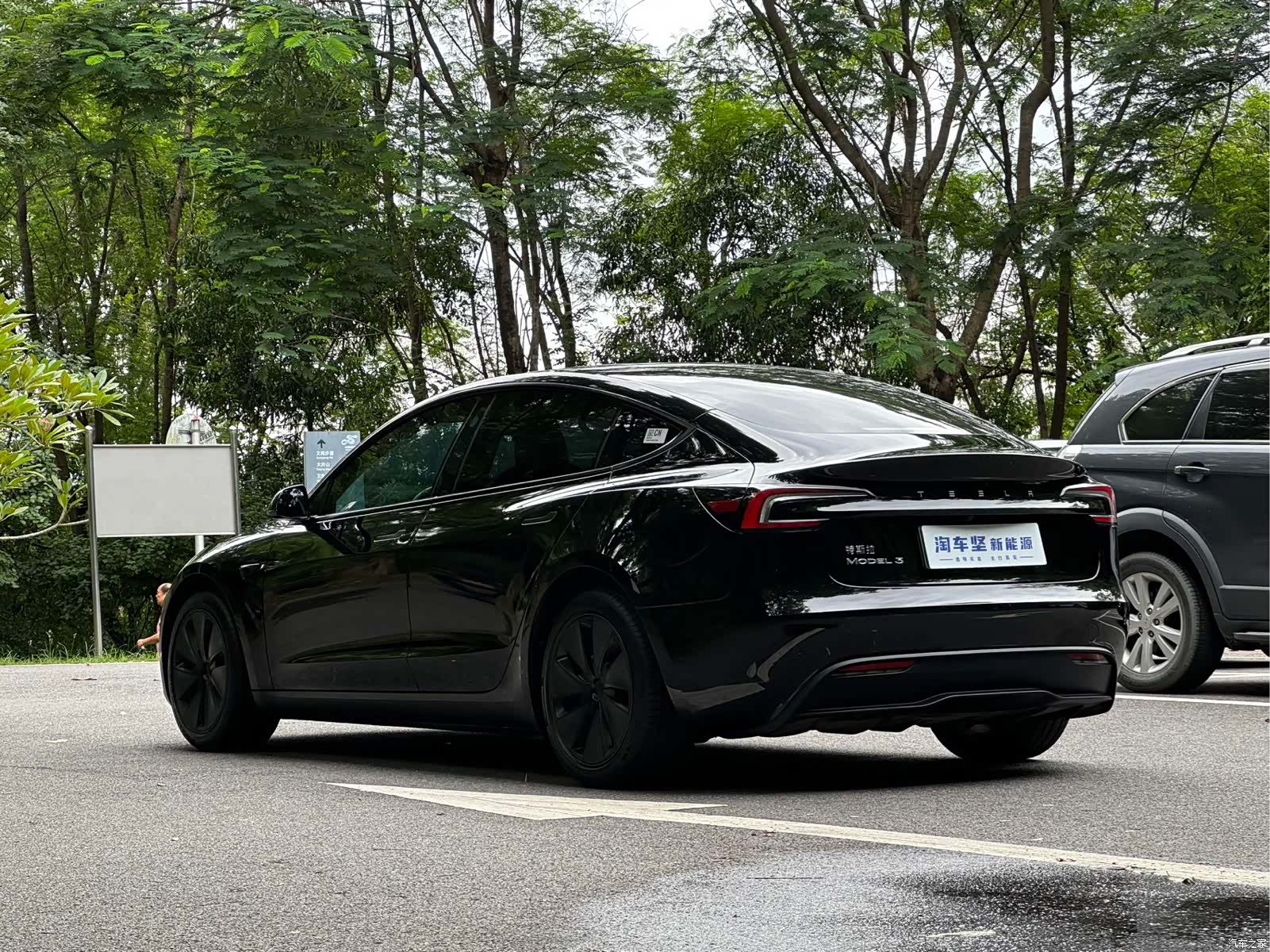 Tesla Model 3, 2025 3