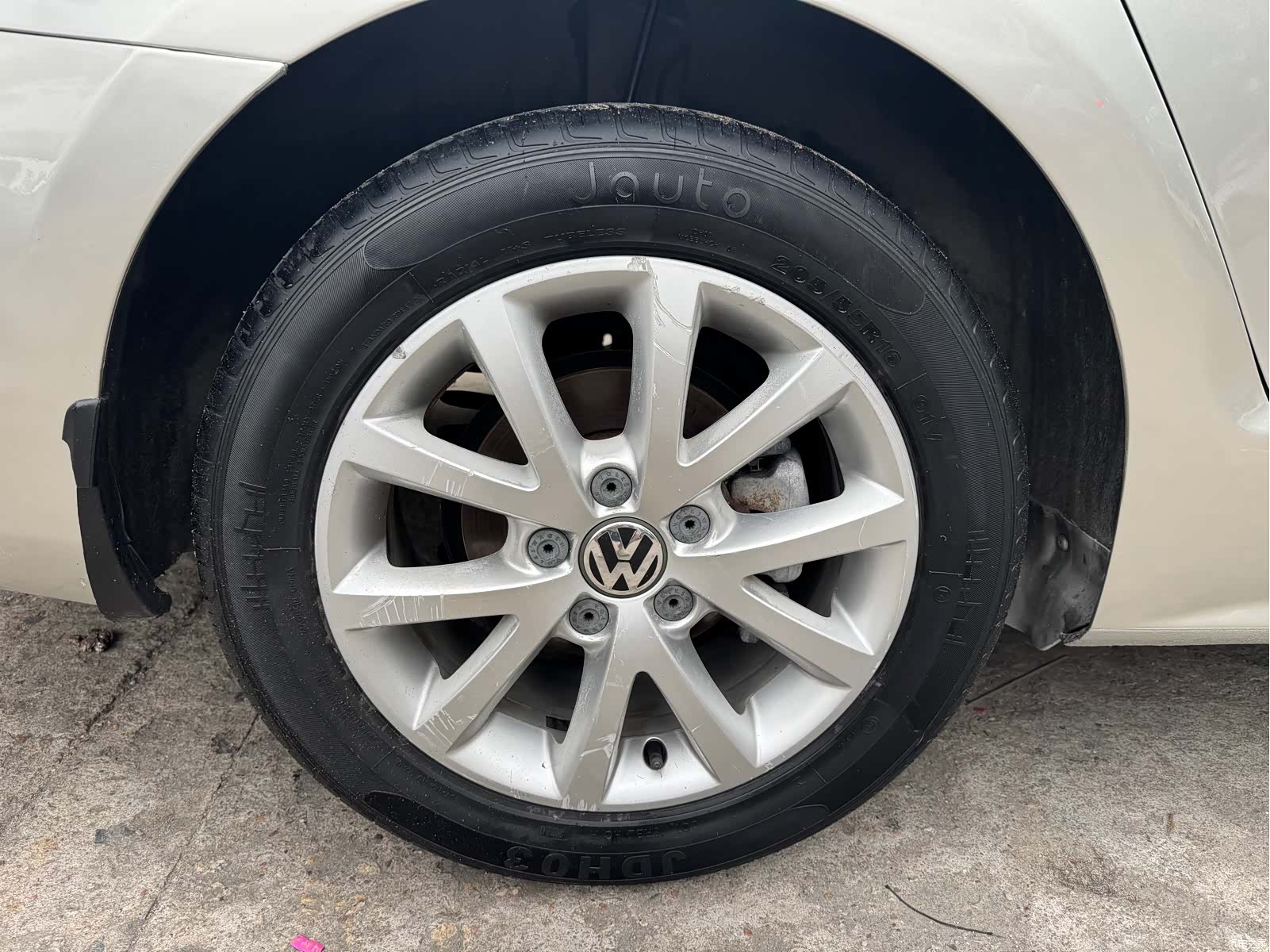 Volkswagen Sagitar, 2012 14
