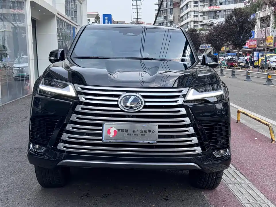Lexus LX