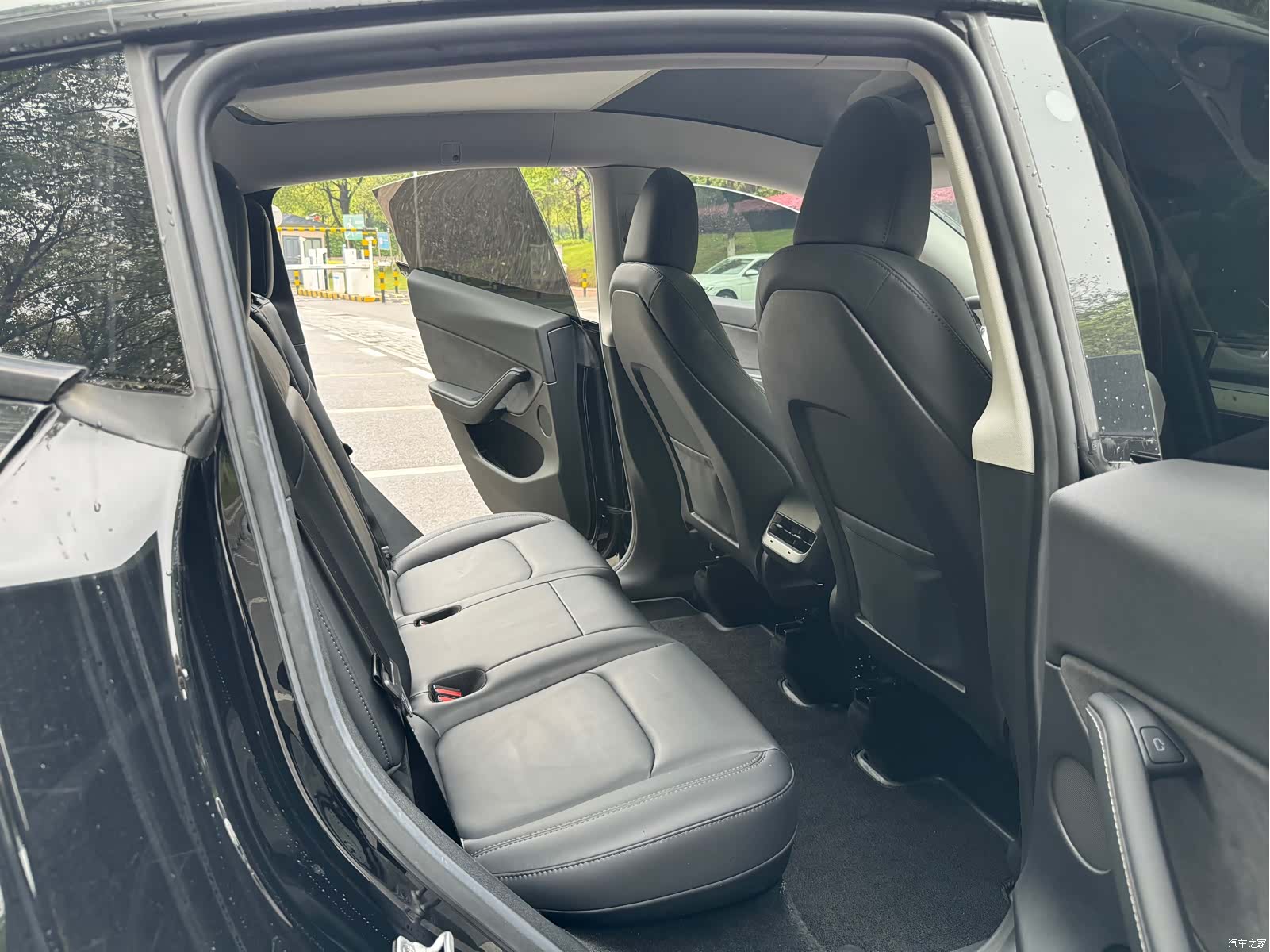 Tesla Model Y, 2023 10