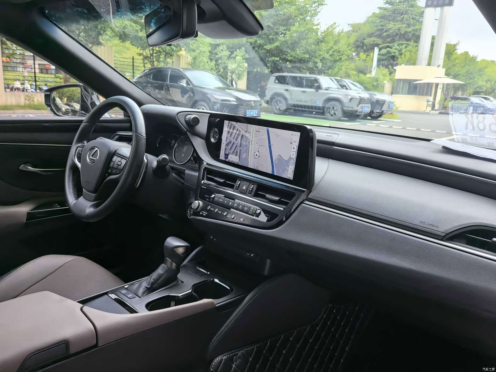 Lexus ES, 2024 9