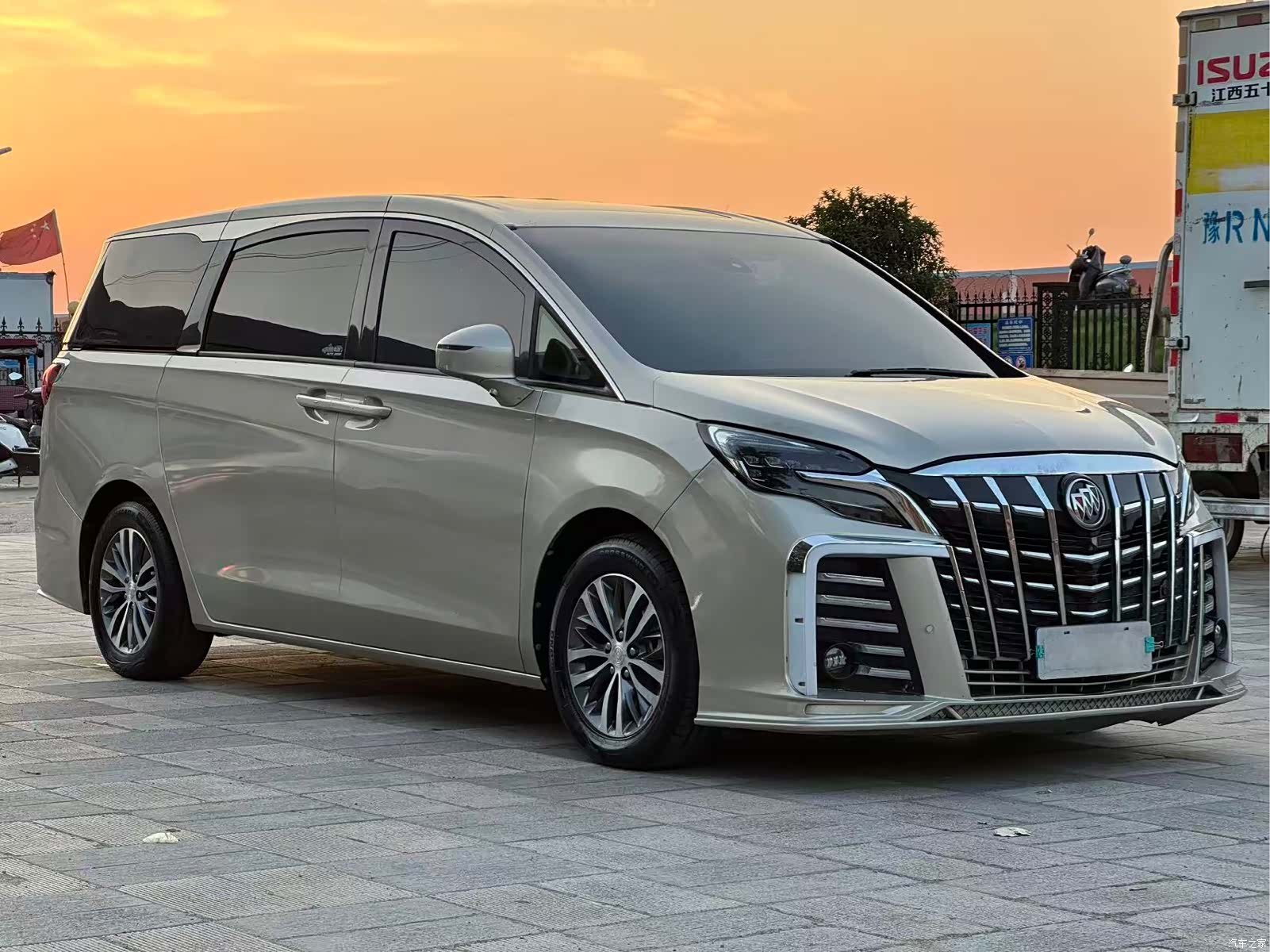 Buick GL8, 2020 3