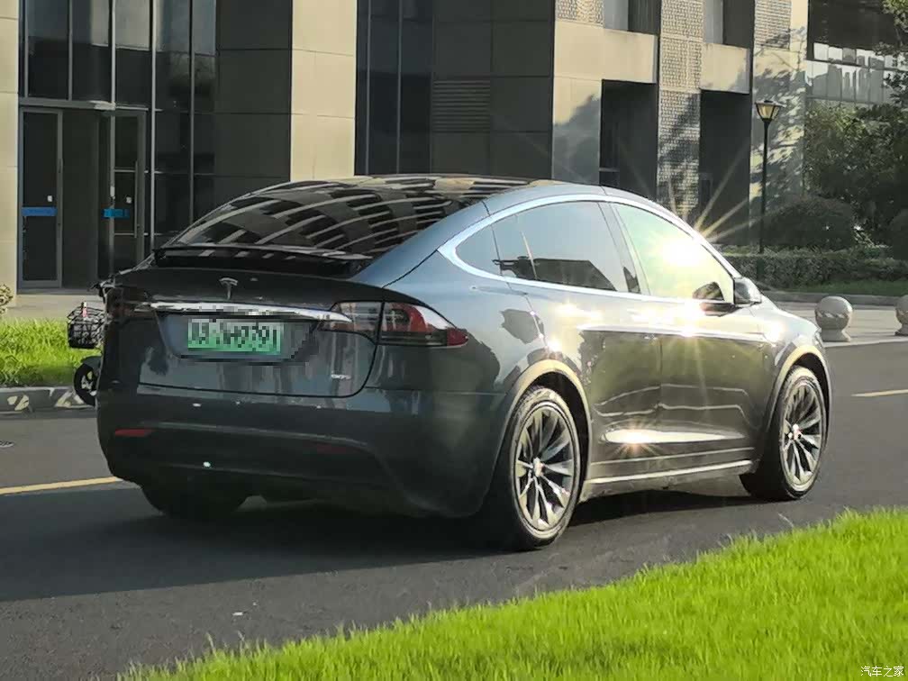 Tesla Model X, 2017 9