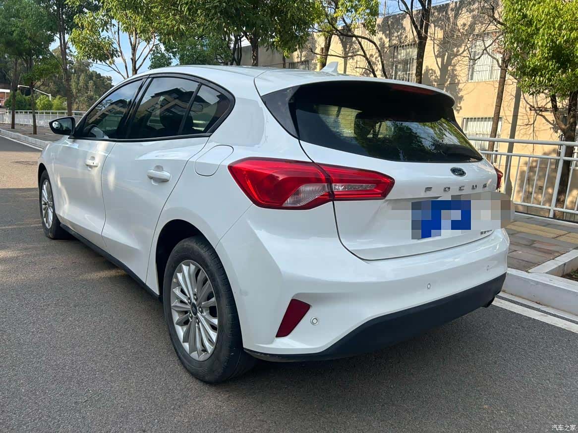 Ford Focus, 2019 10