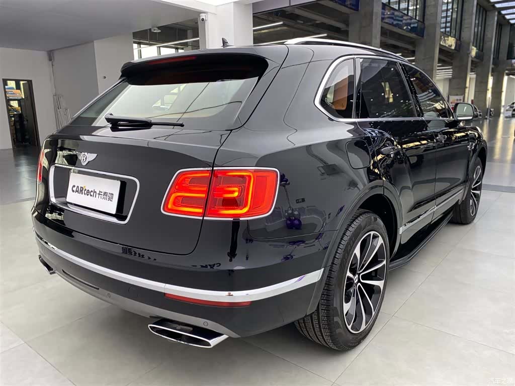 Bentley Bentayga, 2018 35