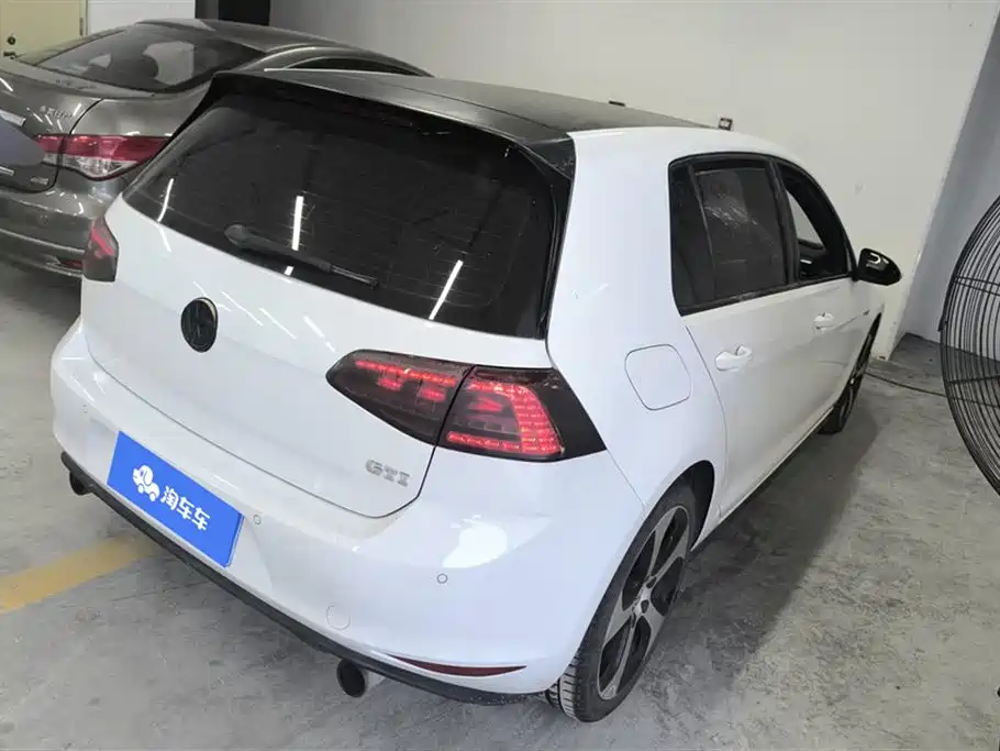 Volkswagen Golf GTI