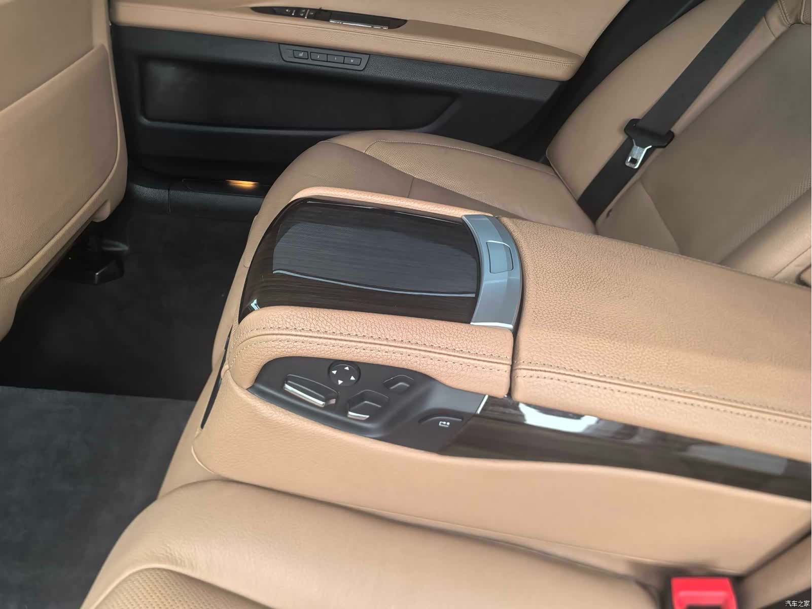 BMW 7 Series, 2013 10